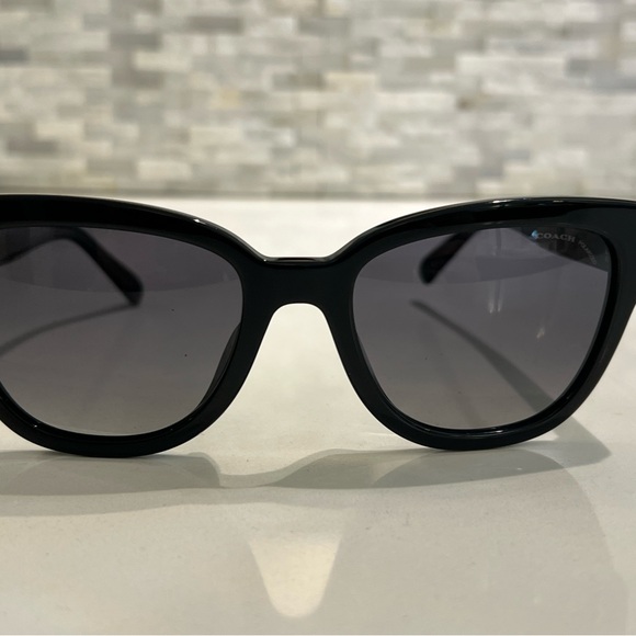 Coach HC8379U CL923 black/tortoiseshell sunglasses. New in case. - Picture 1 of 12